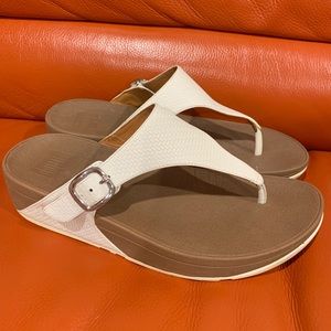 Fitflop The Skinny Thong Sandals (white)